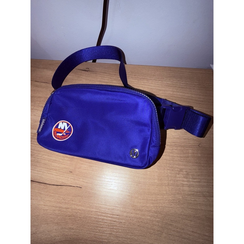 Lululemon Crossbody Camera Bag 2L NY Islanders P